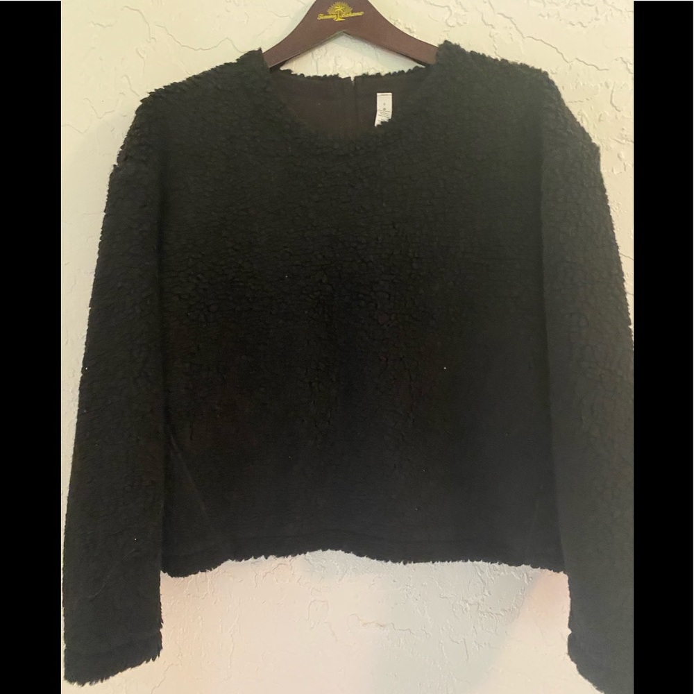 Lululemon women's Fleece Pullover Top. New with Tag. Lined. Size 6.